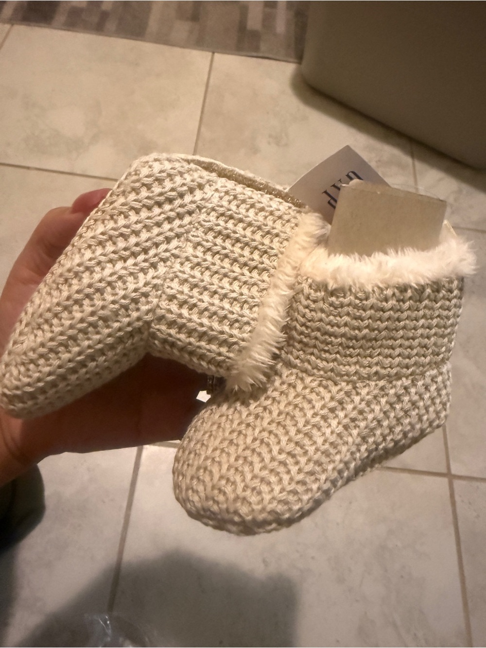 Baby gap 6-12 months Cozy Knit Baby Booties in Cream - Plush Lined Accessories